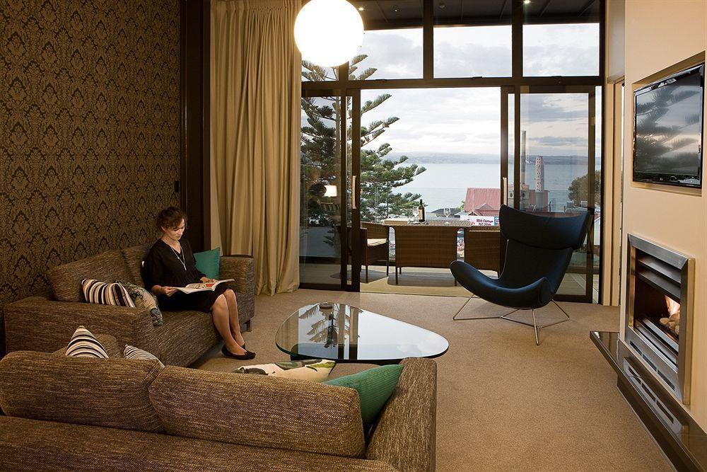 Navigate Seaside Hotel & Apartments Napier Exterior photo