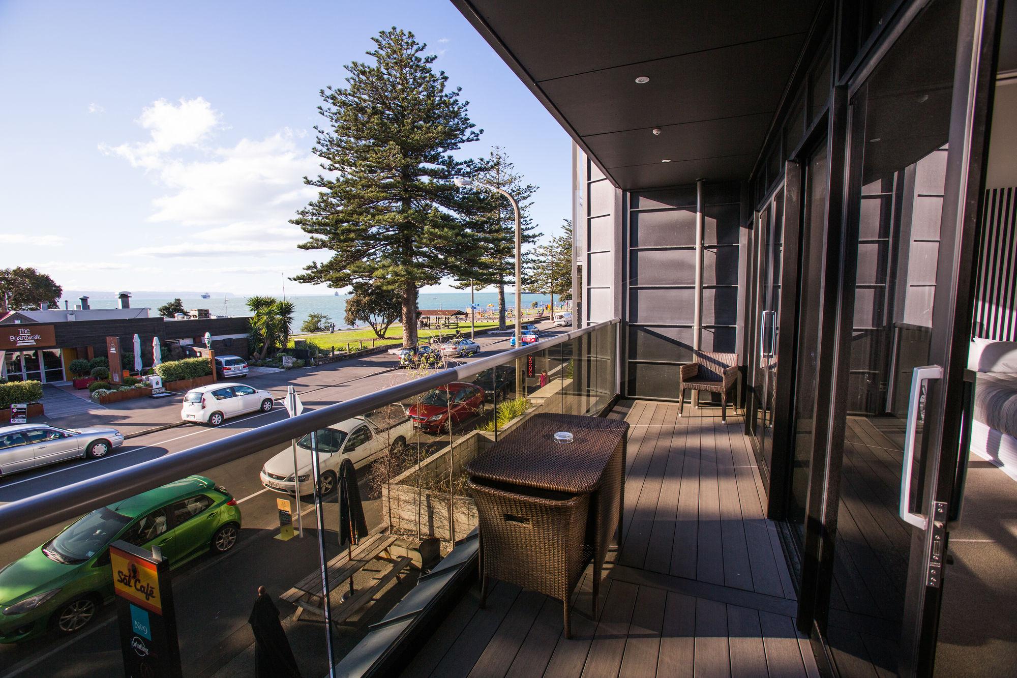 Navigate Seaside Hotel & Apartments Napier Exterior photo