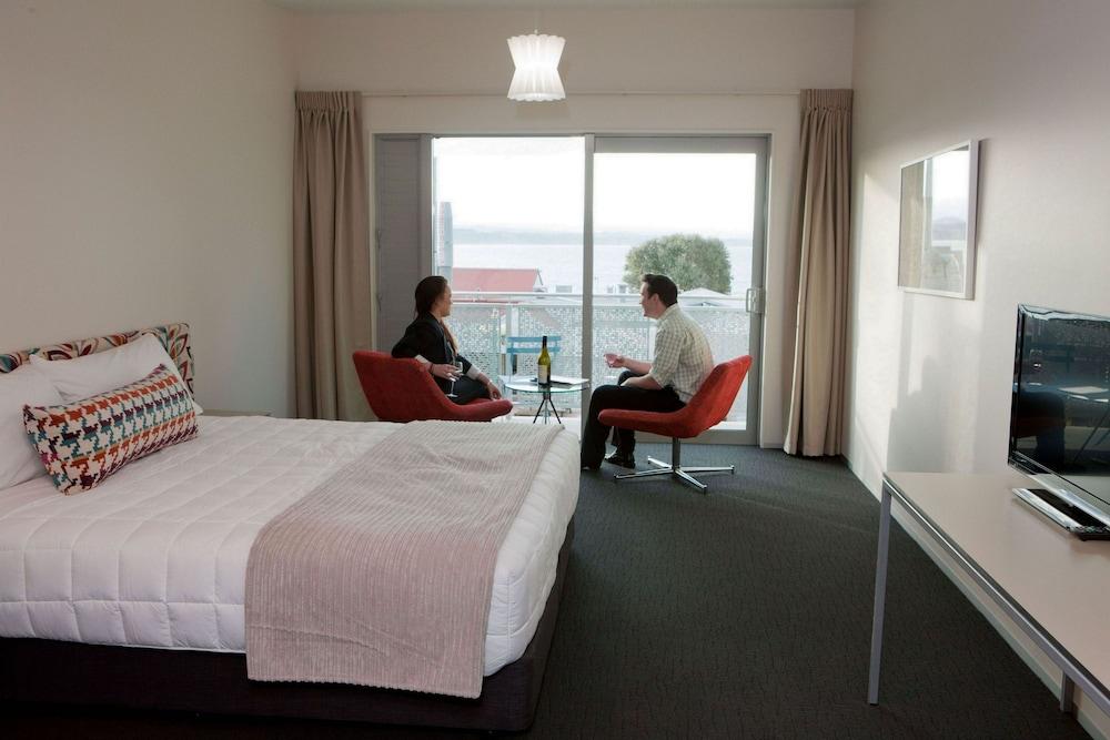 Navigate Seaside Hotel & Apartments Napier Exterior photo