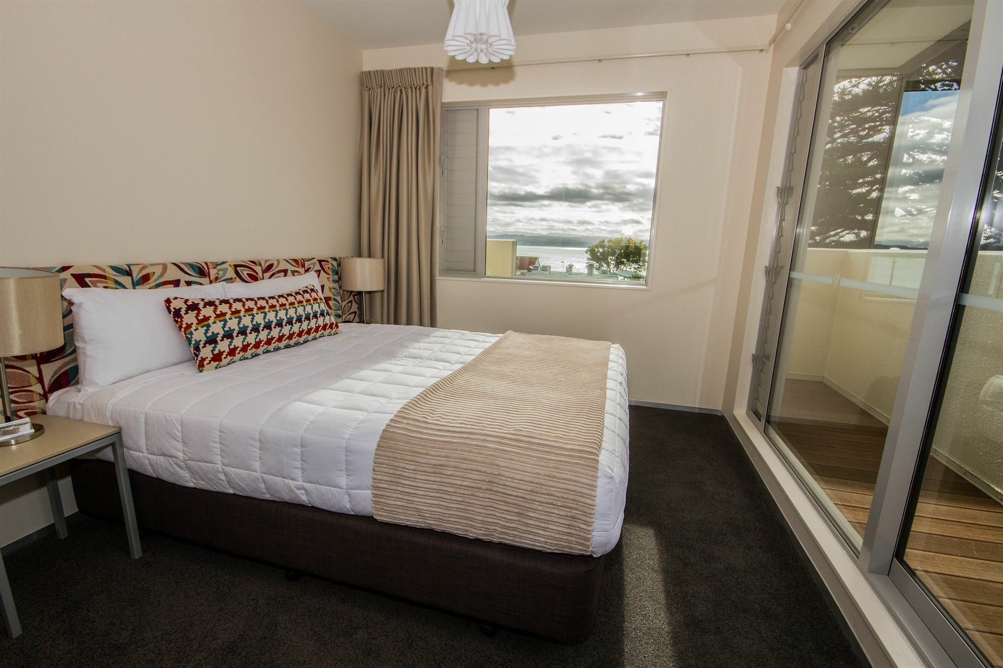 Navigate Seaside Hotel & Apartments Napier Exterior photo